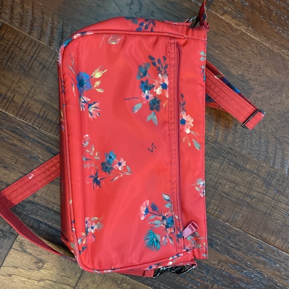 LUG Mambo Crossbody or Shoulder Bag for Travel - Picture 3 of 11